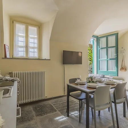 Tiny Duke Apartment Varenna