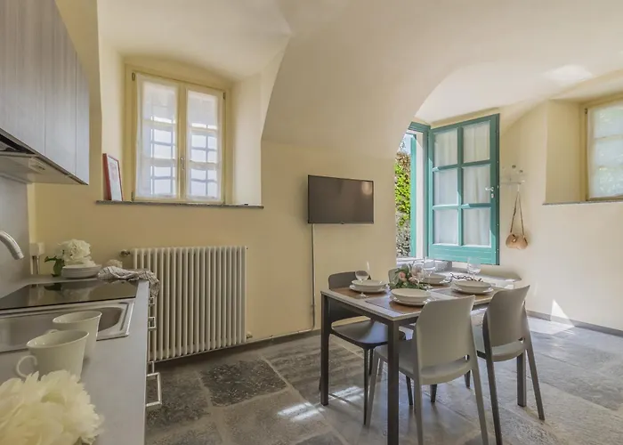 Tiny Duke Apartment Varenna